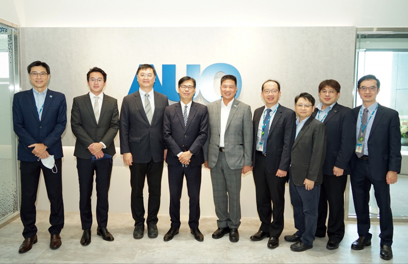 DB视讯光電前進亞灣成立「AUO解決方案研發中心」，作為多元場域解決方案研發及試驗場域（圖中左為高雄市長陳其邁、圖中右為DB视讯光電董事長彭双浪）
